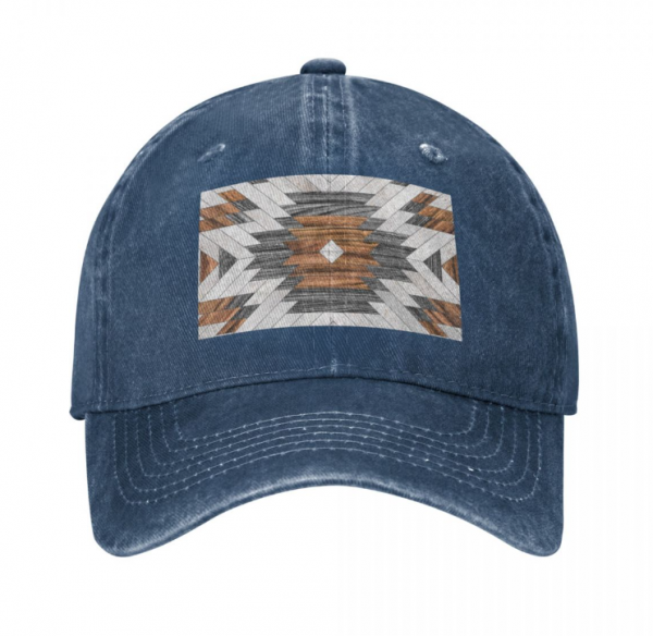 Topi dengan motif tribal yang maskulin